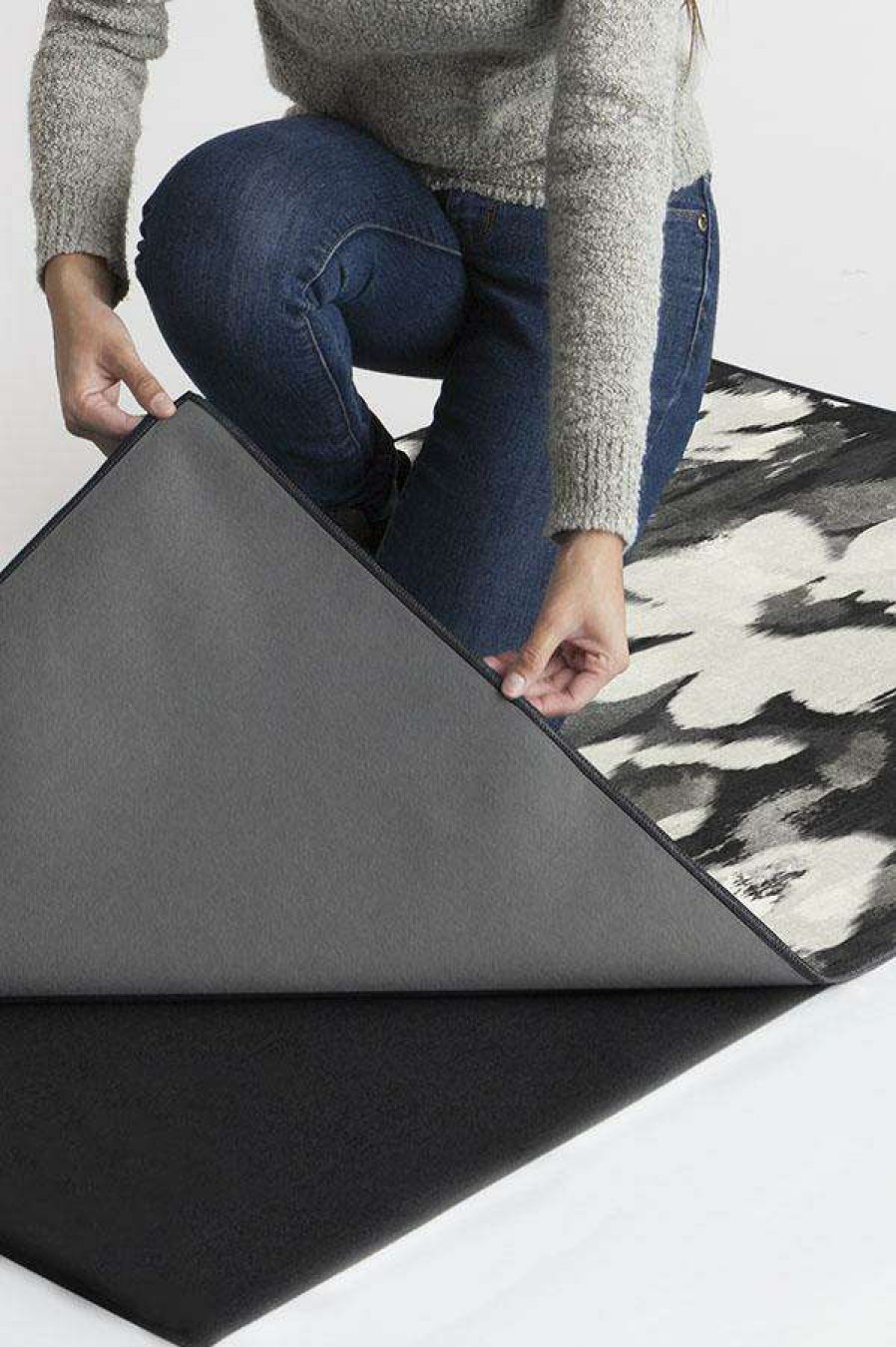 8 10 Black And White Rugs * | Hot Sale Ruggable Kalina Black Rug