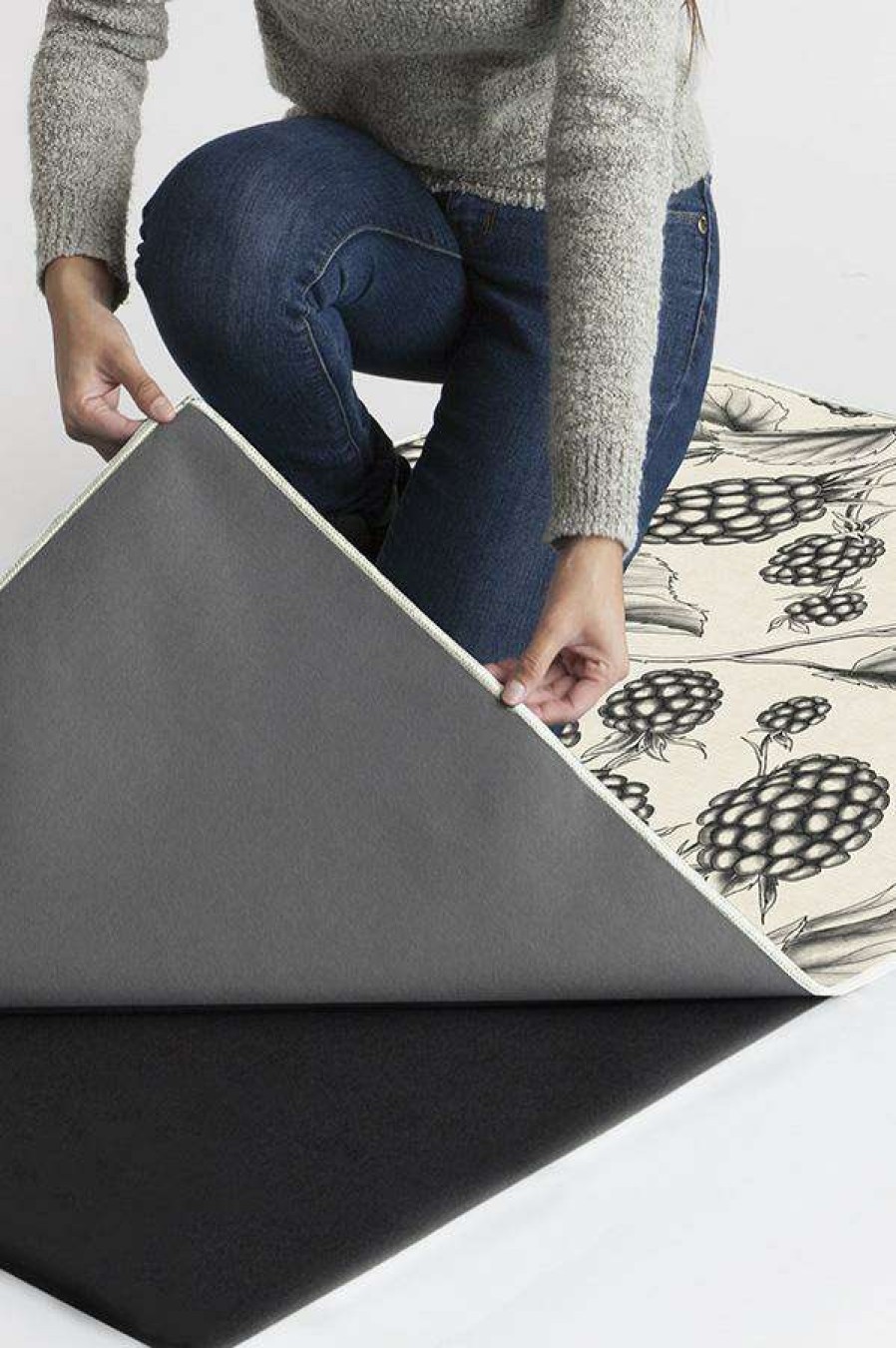 8 10 Black And White Rugs * | Buy Ruggable Berry Black Rug