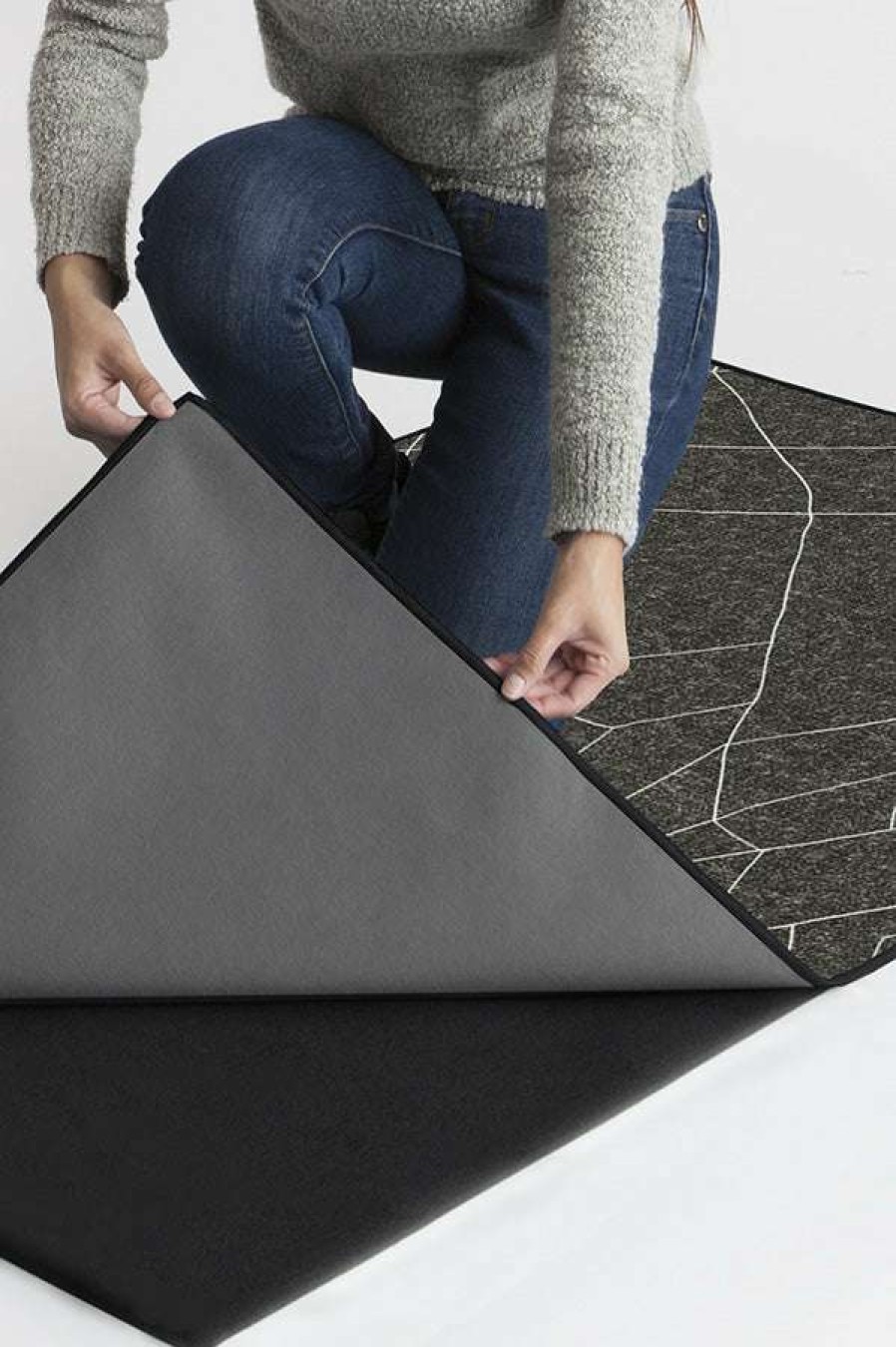 8 10 Black And White Rugs * | Wholesale Ruggable Kella Black Rug