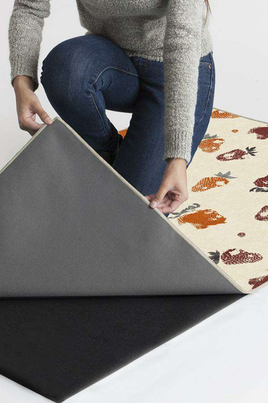 8 10 Red Area Rugs * | Best Reviews Of Ruggable Strawberries Orange Rug